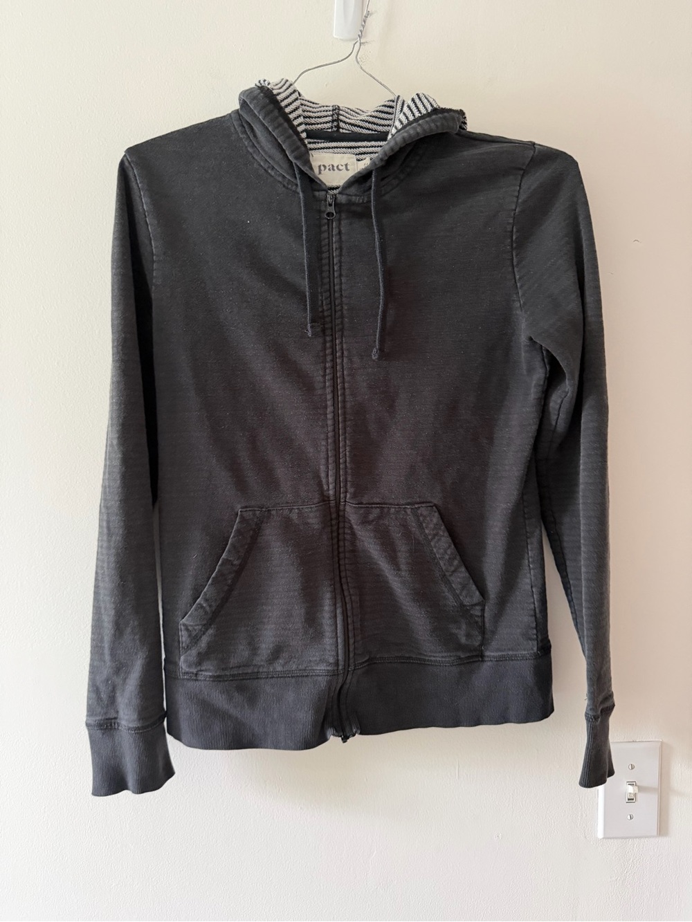 PACT Organic Cotton Hooded Full Zip Sweatshirt in Black Size Small Stripe